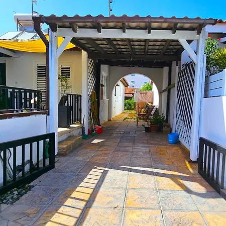 בית נופש Kings Bungalow Paphos